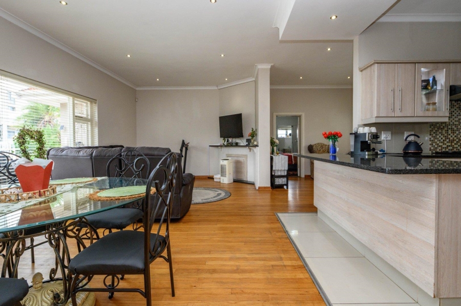 To Let 4 Bedroom Property for Rent in Humewood Eastern Cape